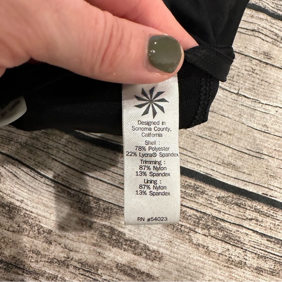 Athleta T-Back Black Sports Bra Size medium - Picture 4 of 4